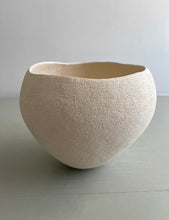 Load image into Gallery viewer, Bowl 7130