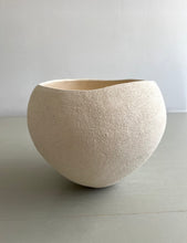 Load image into Gallery viewer, Bowl 7130