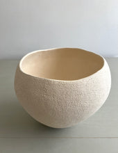 Load image into Gallery viewer, Bowl 7130